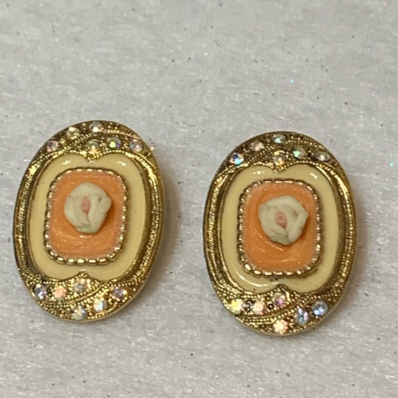 Vintage Jewelry - Vintage Clip On Romantic Porcelain Rose Earrings